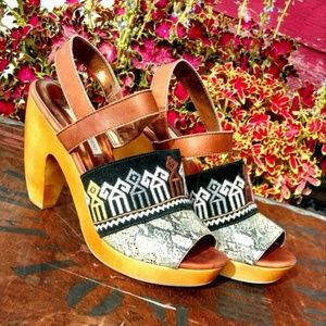 Cynthia Vincent Leather Strappy Tribal Sandals 7.5